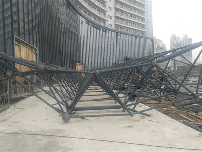 津南万豪酒店雨棚网架